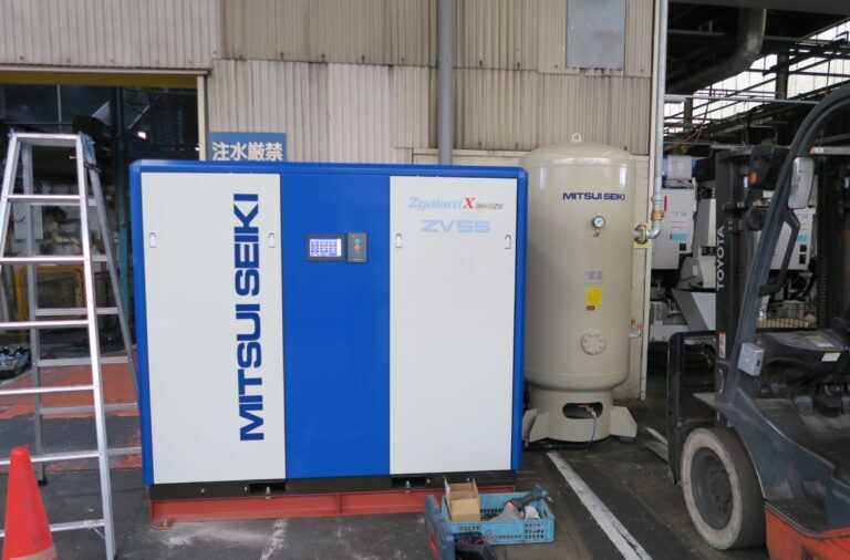 エアタンクと架台を設置し大型機へ入れ替えた55kWコンプレッサー増設工事の施工完了後
